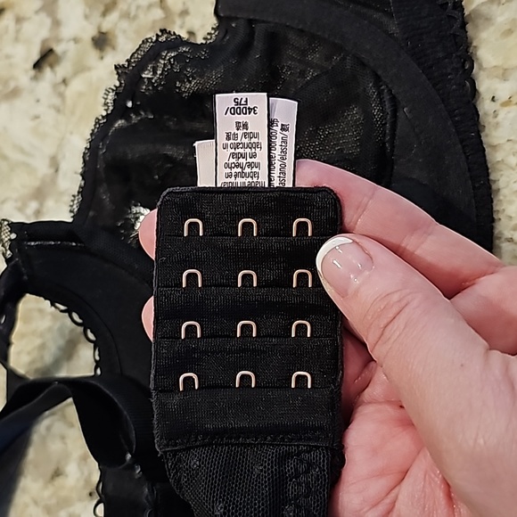 34DDD Victoria's Secret Bra! Unlined - Picture 3 of 4